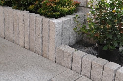 Palisaden richtig setzen Ideale Gartengestaltung